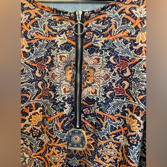 Plus size multicolor lightweight sweatshirt. - Picture 2 of 2